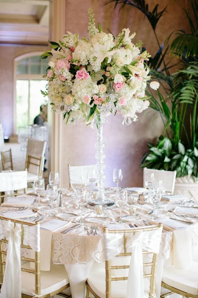 Украшение живыми цветами свадебного стола