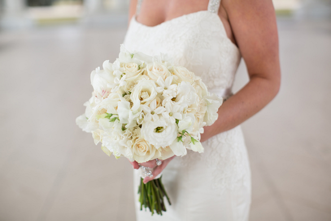 белый свадебный букет невесты фото