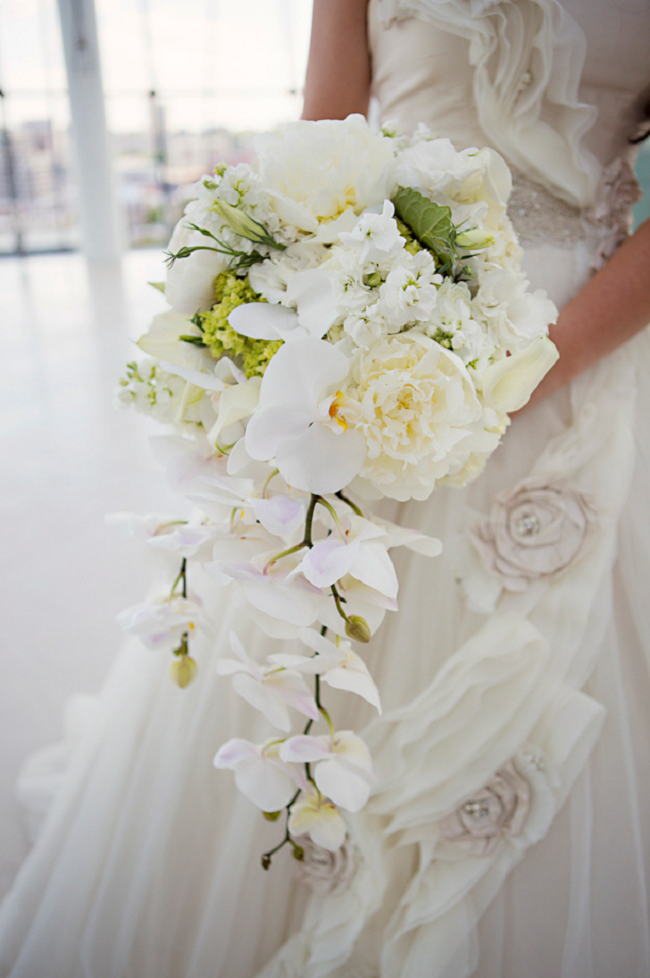 белый свадебный букет невесты фото12