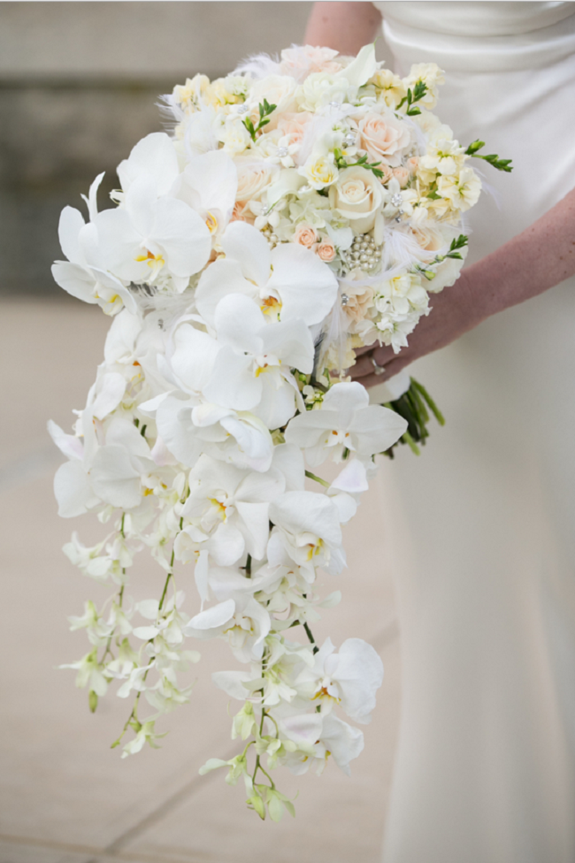 белый свадебный букет невесты фото14