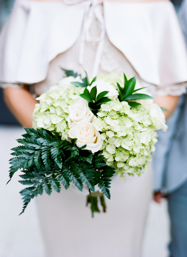 белый свадебный букет невесты фото17