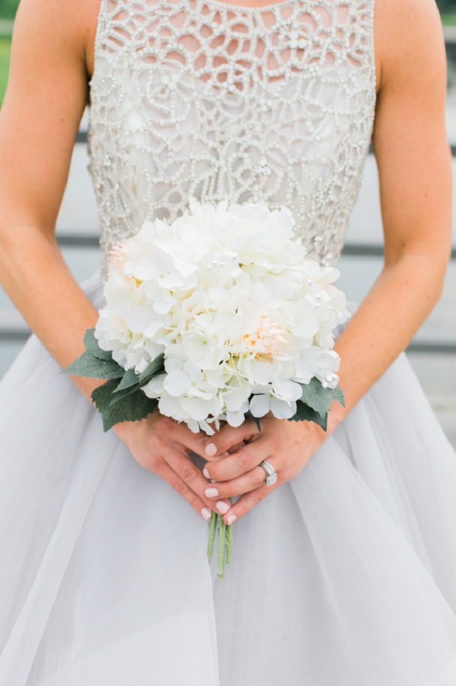 белый свадебный букет невесты фото5