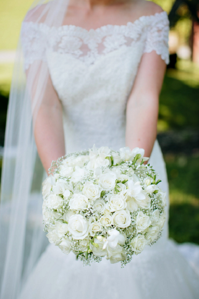 белый свадебный букет невесты фото8