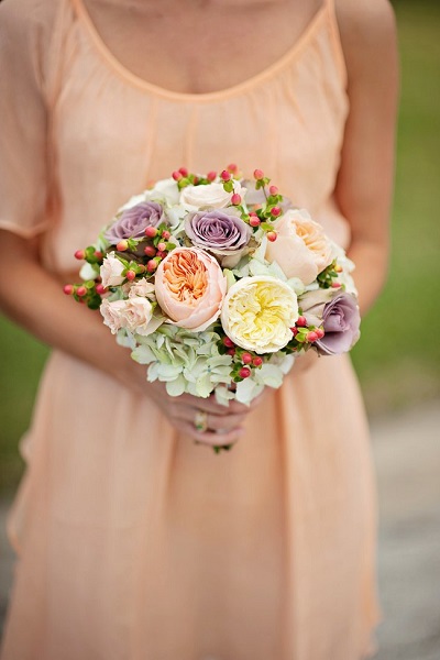 букет подружки невесты под персиковое платье