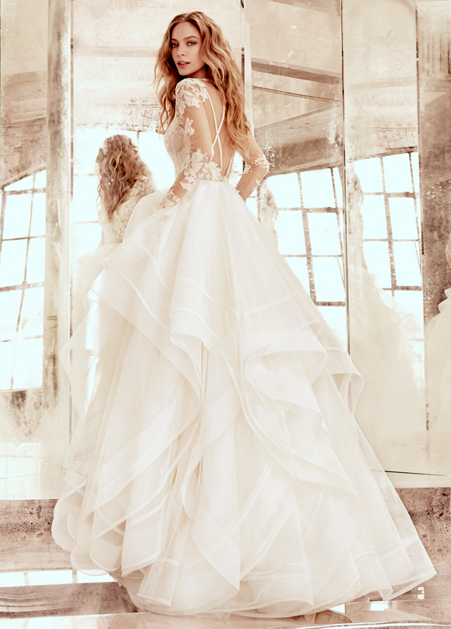 Свадебные платья с открытой спиной и воздушной юбкой 
