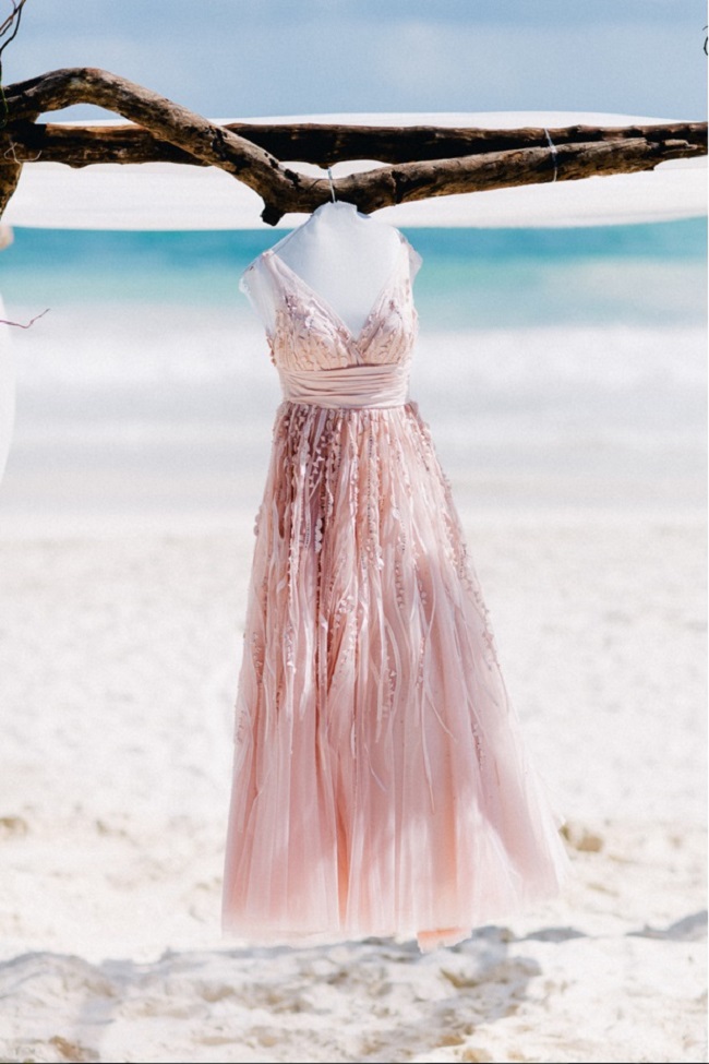 необычное розовое свадебное платья