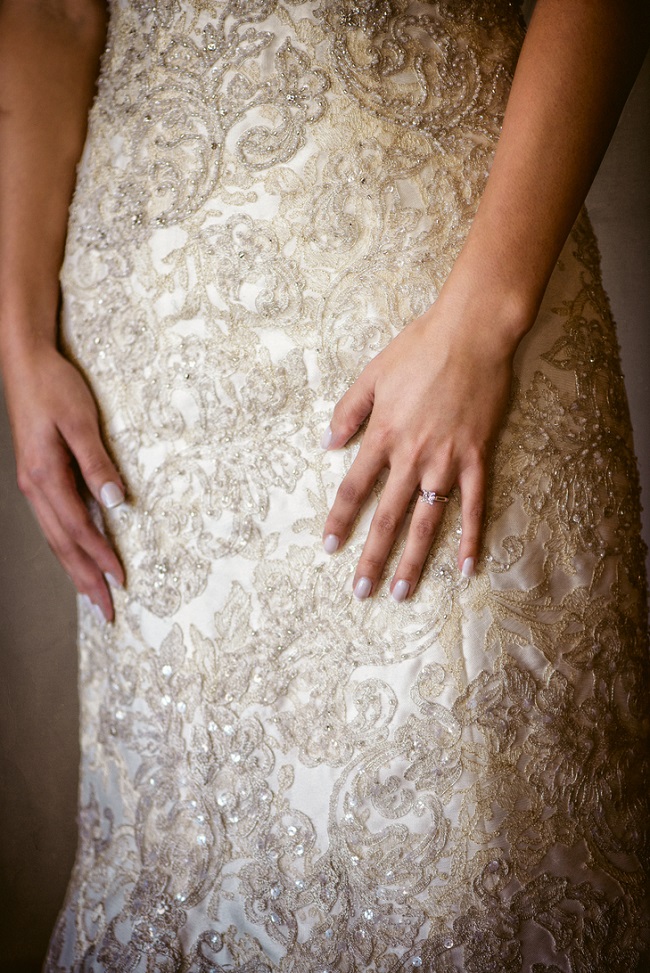 свадебное платья с бежевым кружевом