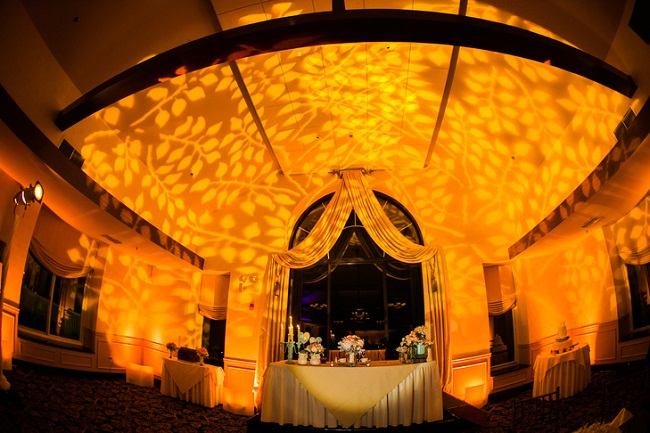 оранжевая подсветка на свадьбу