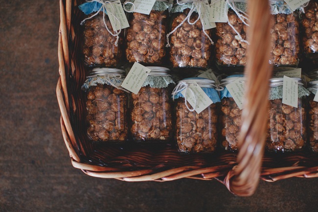 орехи в баночке для подарков друзьям