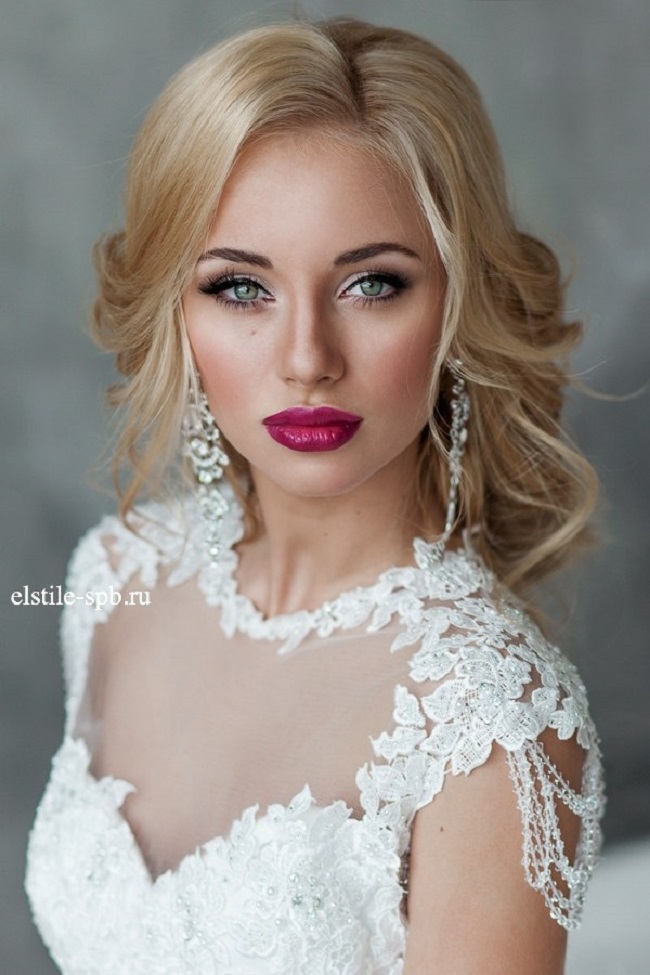 свадебный макияж для блондинок с яркими губами11
