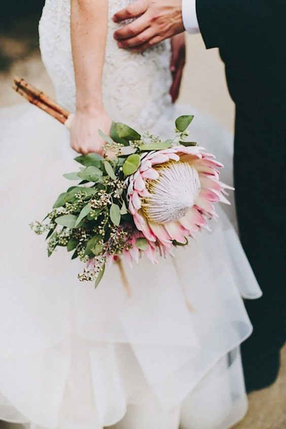 Свадебные букеты 2020: одноцветочные букеты для Невесты