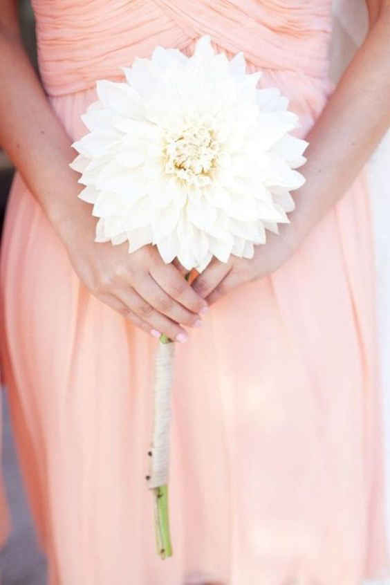 Свадебные букеты 2020: одноцветочные букеты для Невесты