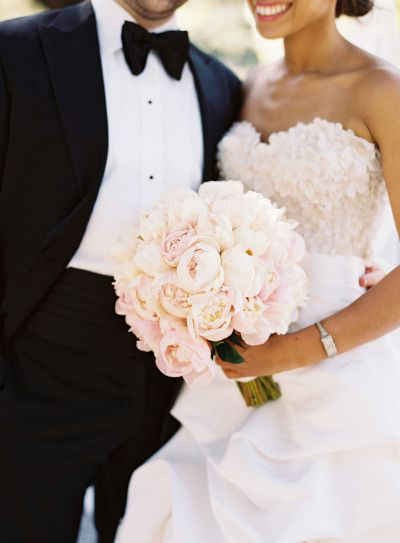 Свадебные букеты 2020: букет невесты из пионов