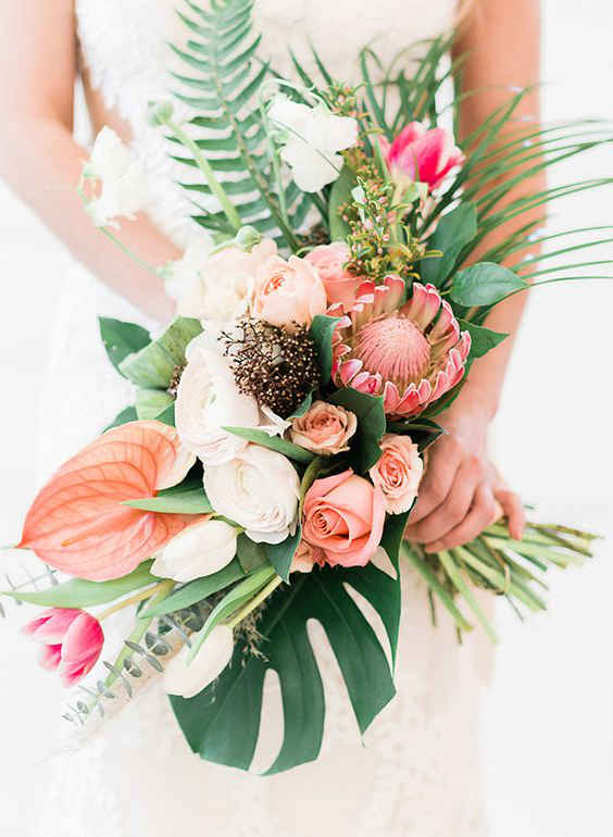 Свадебные букеты 2020: букеты из тропических цветов для невесты