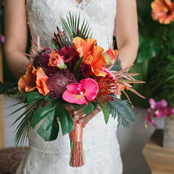Свадебные букеты 2020: букеты из тропических цветов для невесты