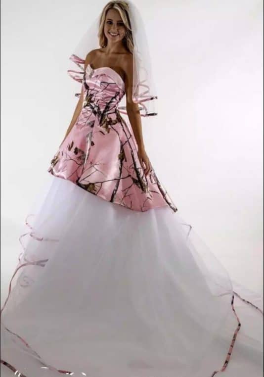 Розовые свадебные платья с камуфляжным принтом